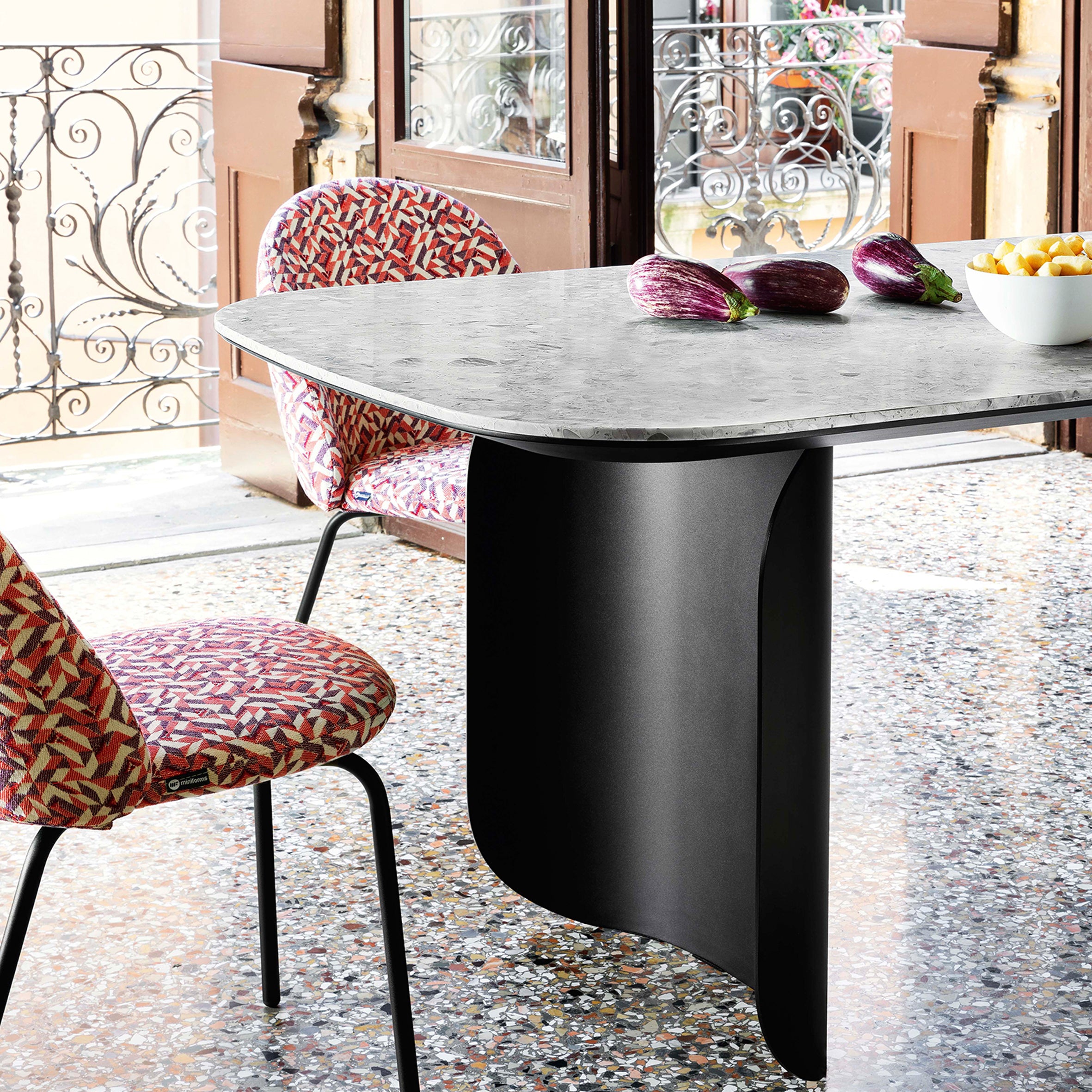 Barry Dining Table