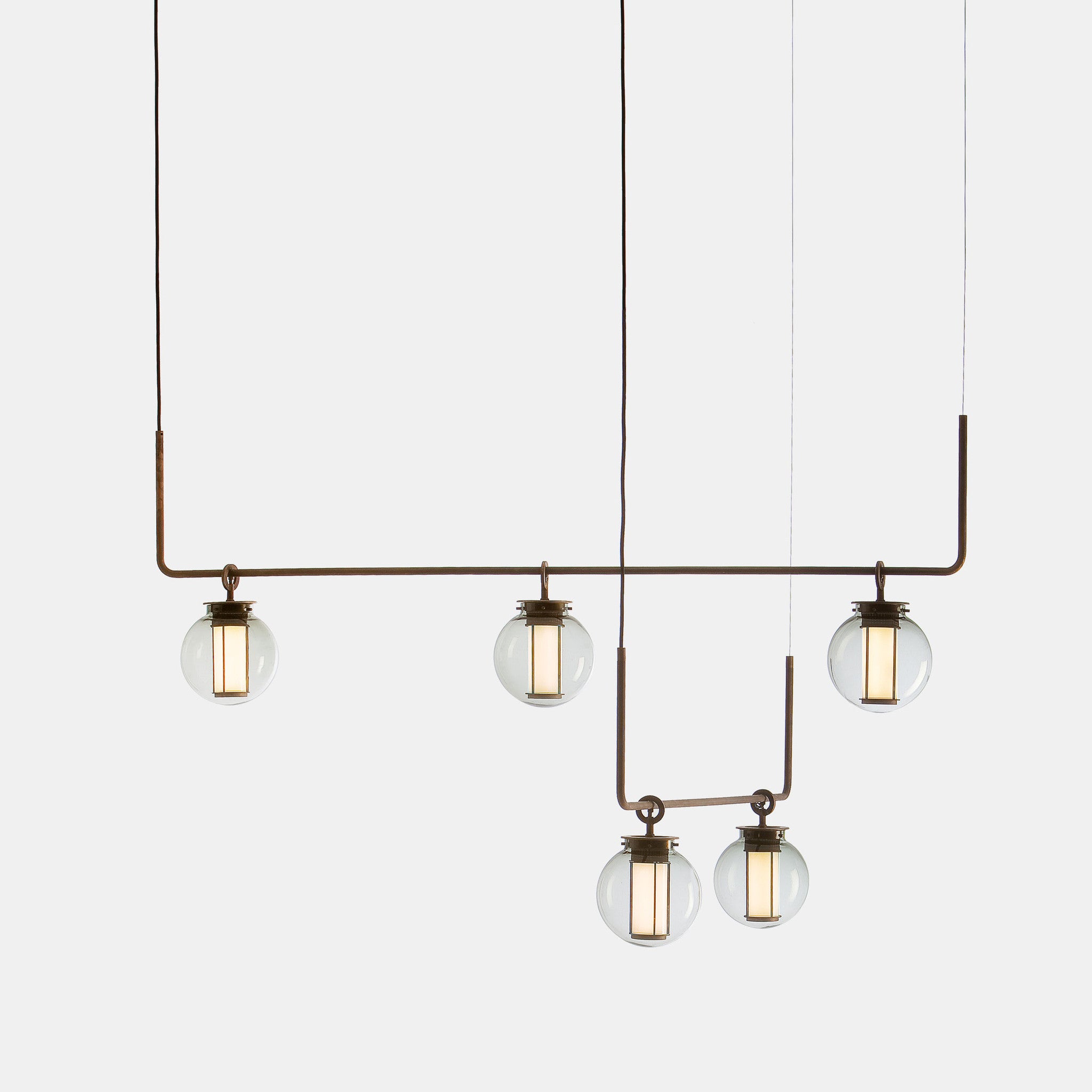 Bai Chandelier II - Monologue London