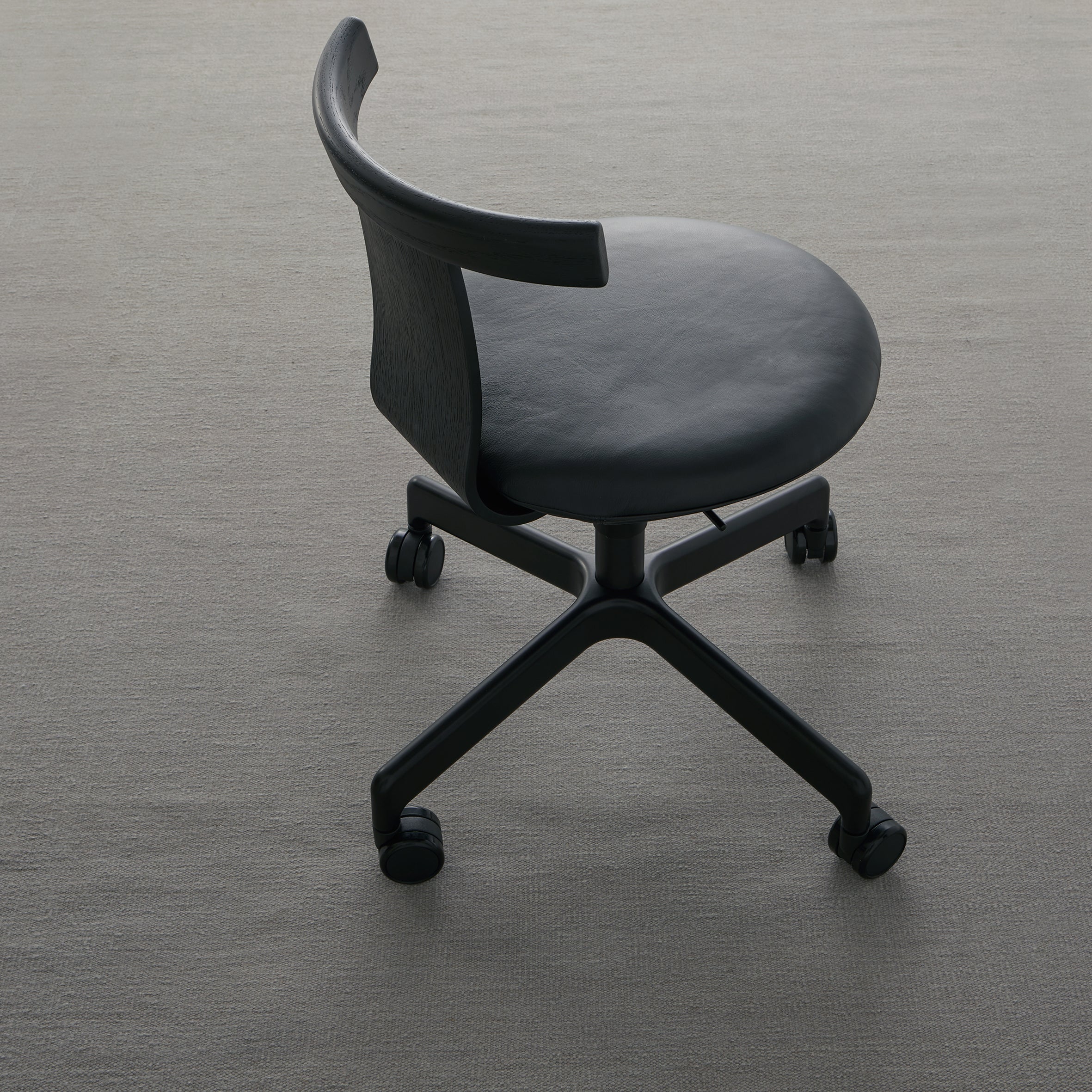 Jiro Swivel Chair w/Casters