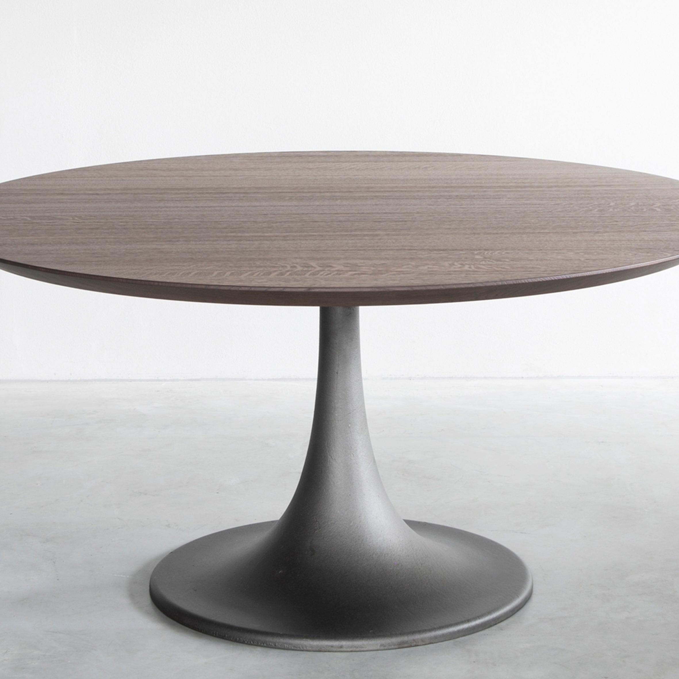 Ferrum Round Dining Table