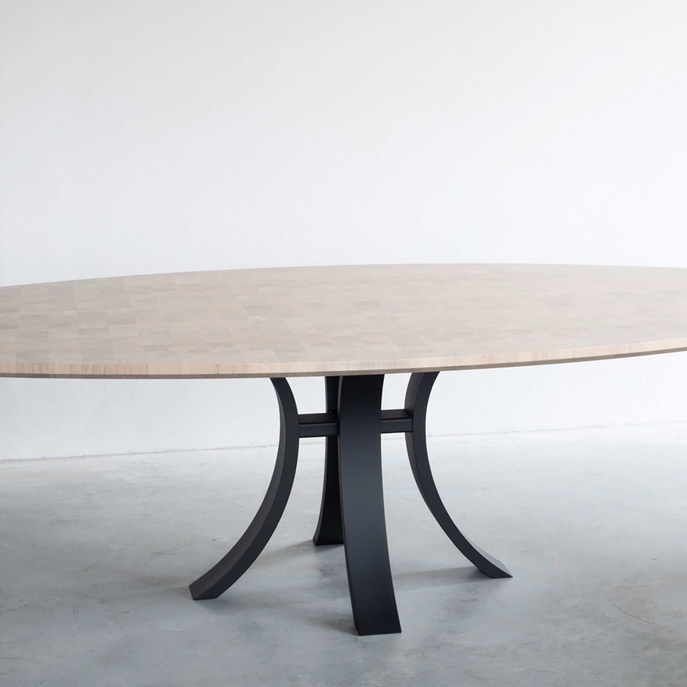 Kops Slim Oval Dining Table
