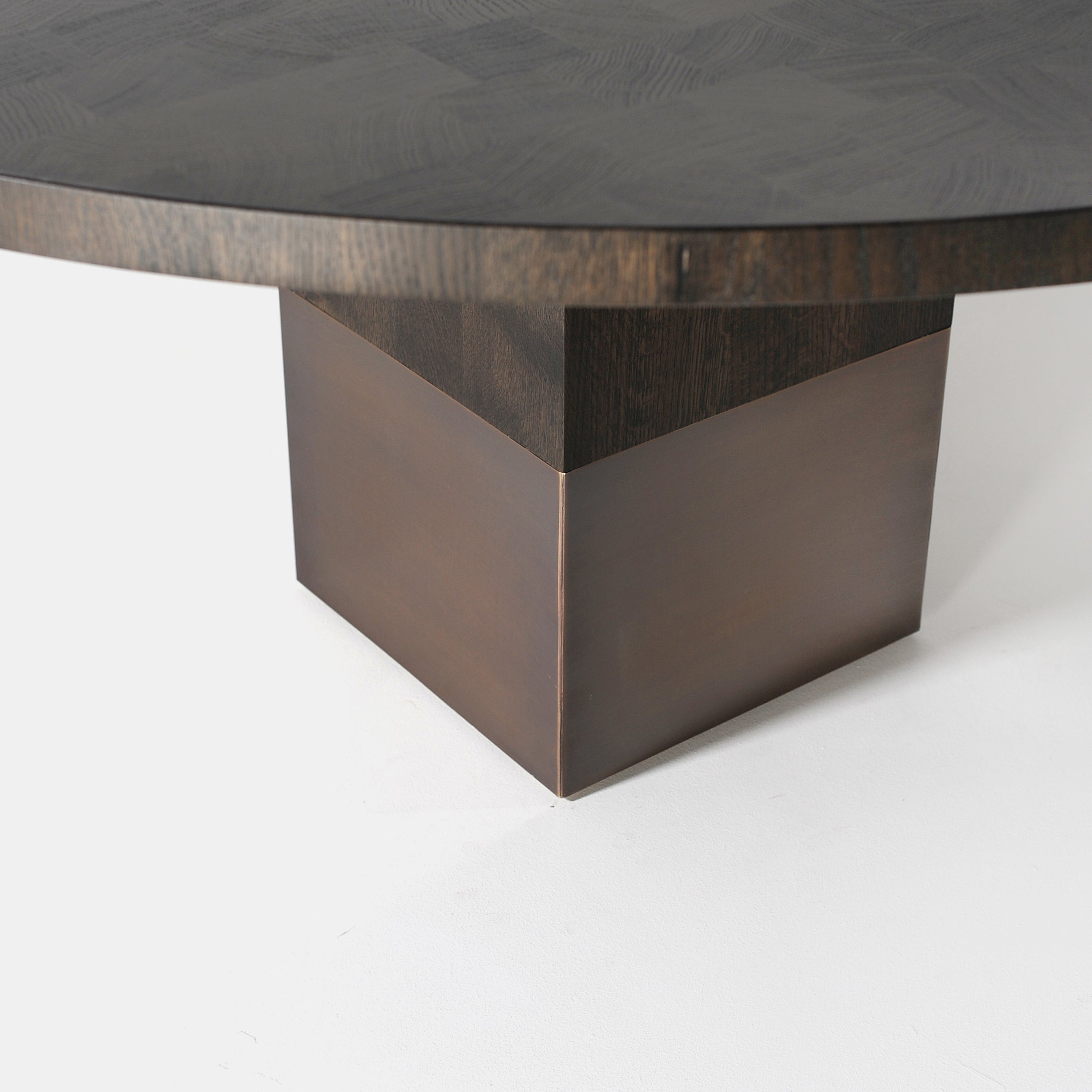 Nota Bene Round Dining Table