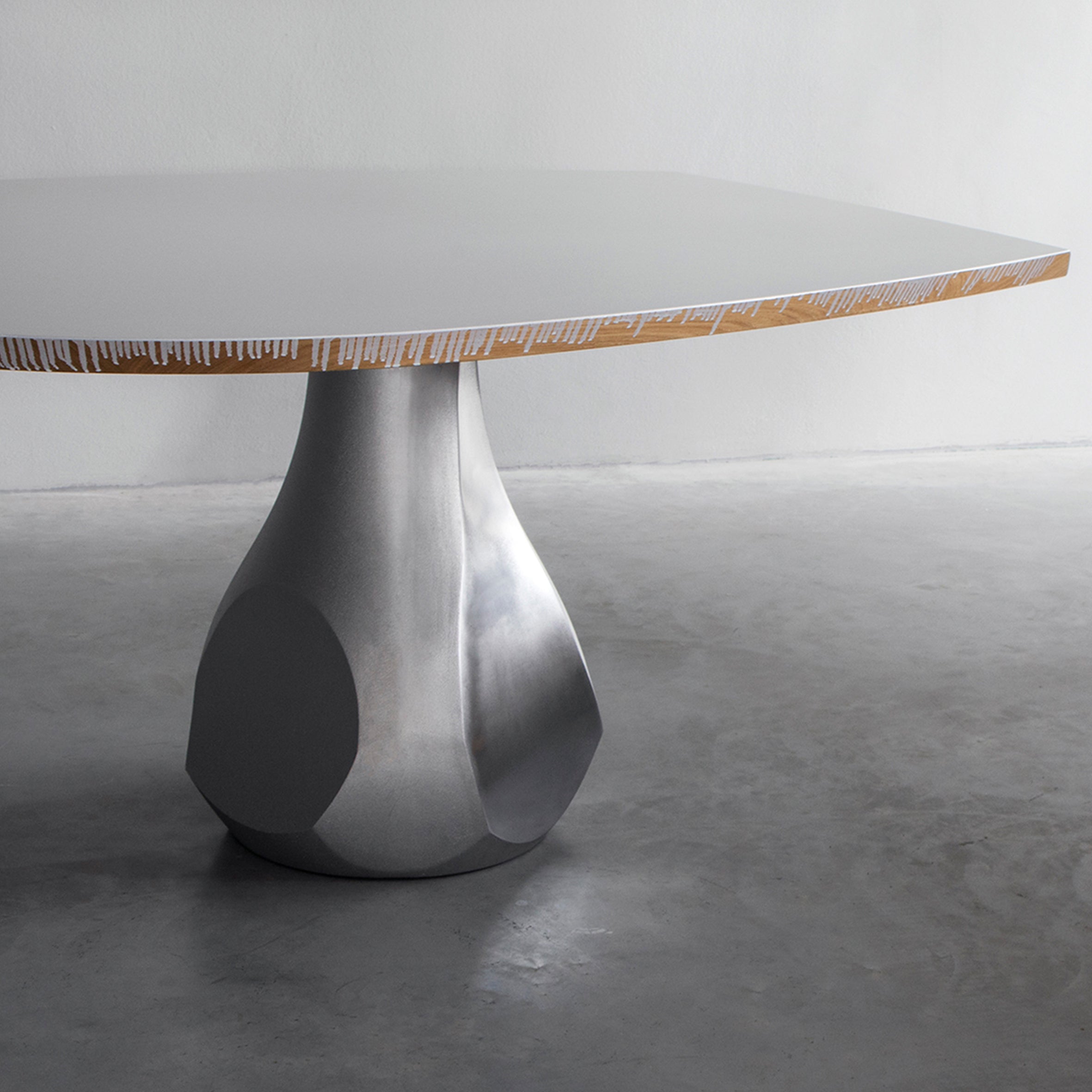 Pukalu Dining Table