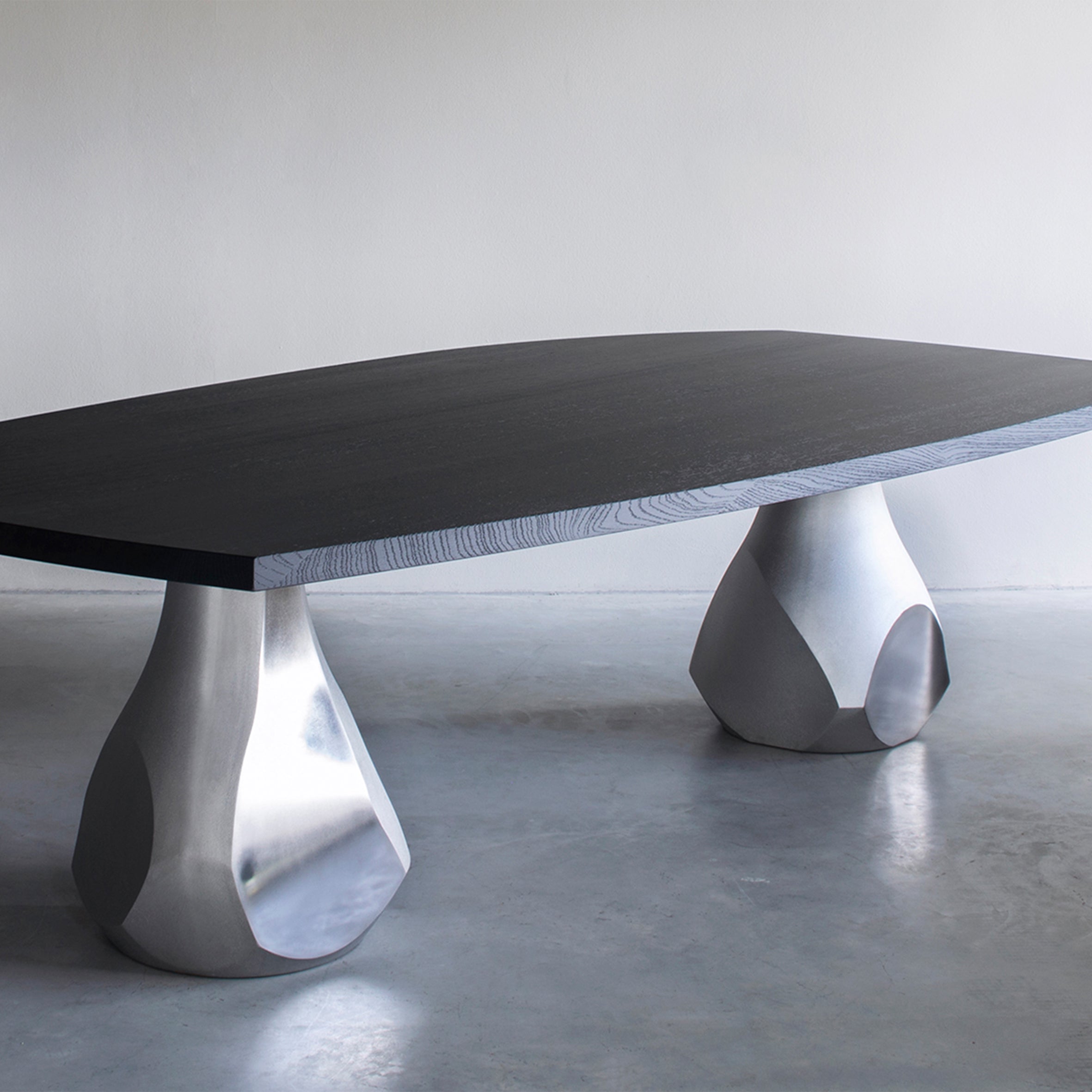 Pukalu Dining Table
