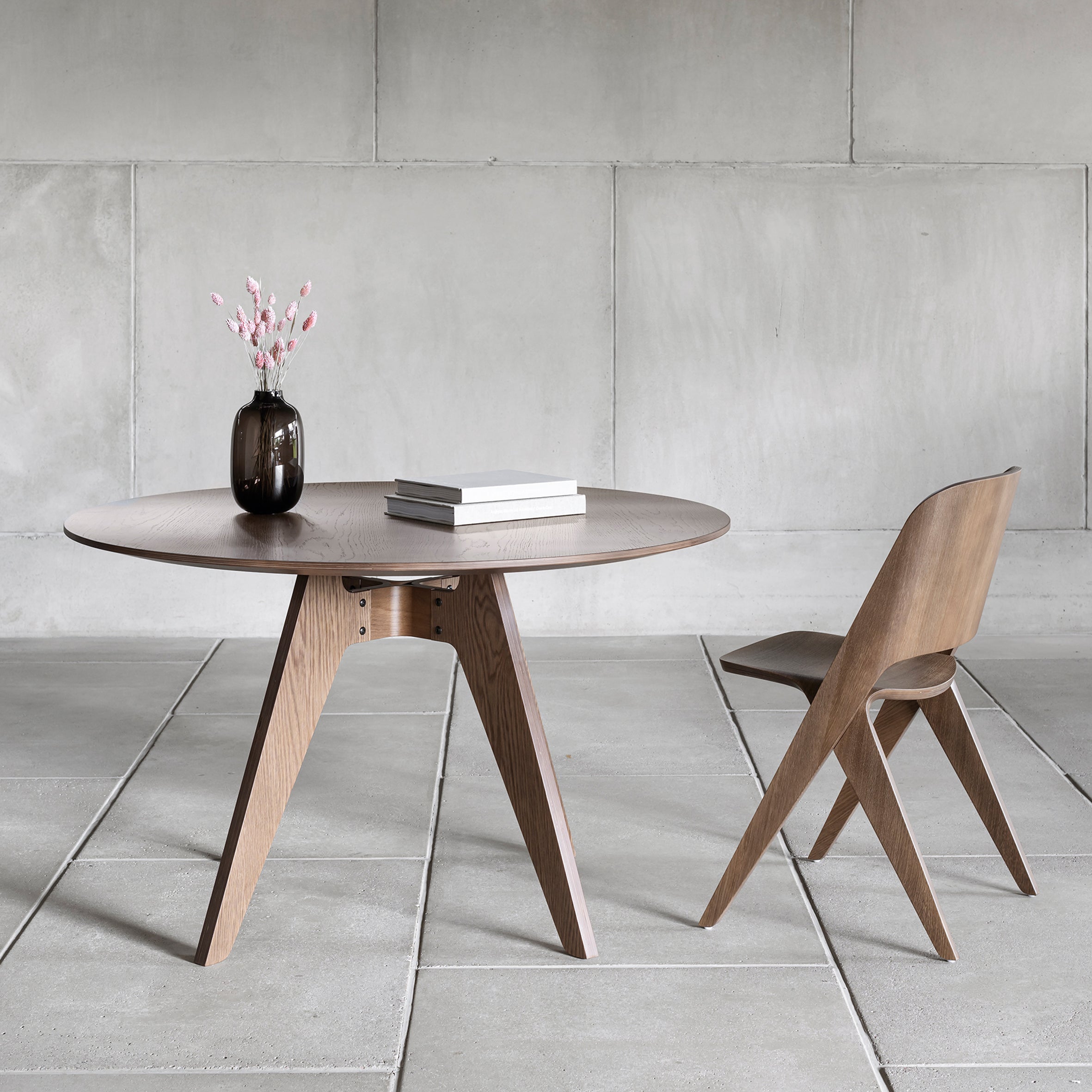 Lavitta Round Table