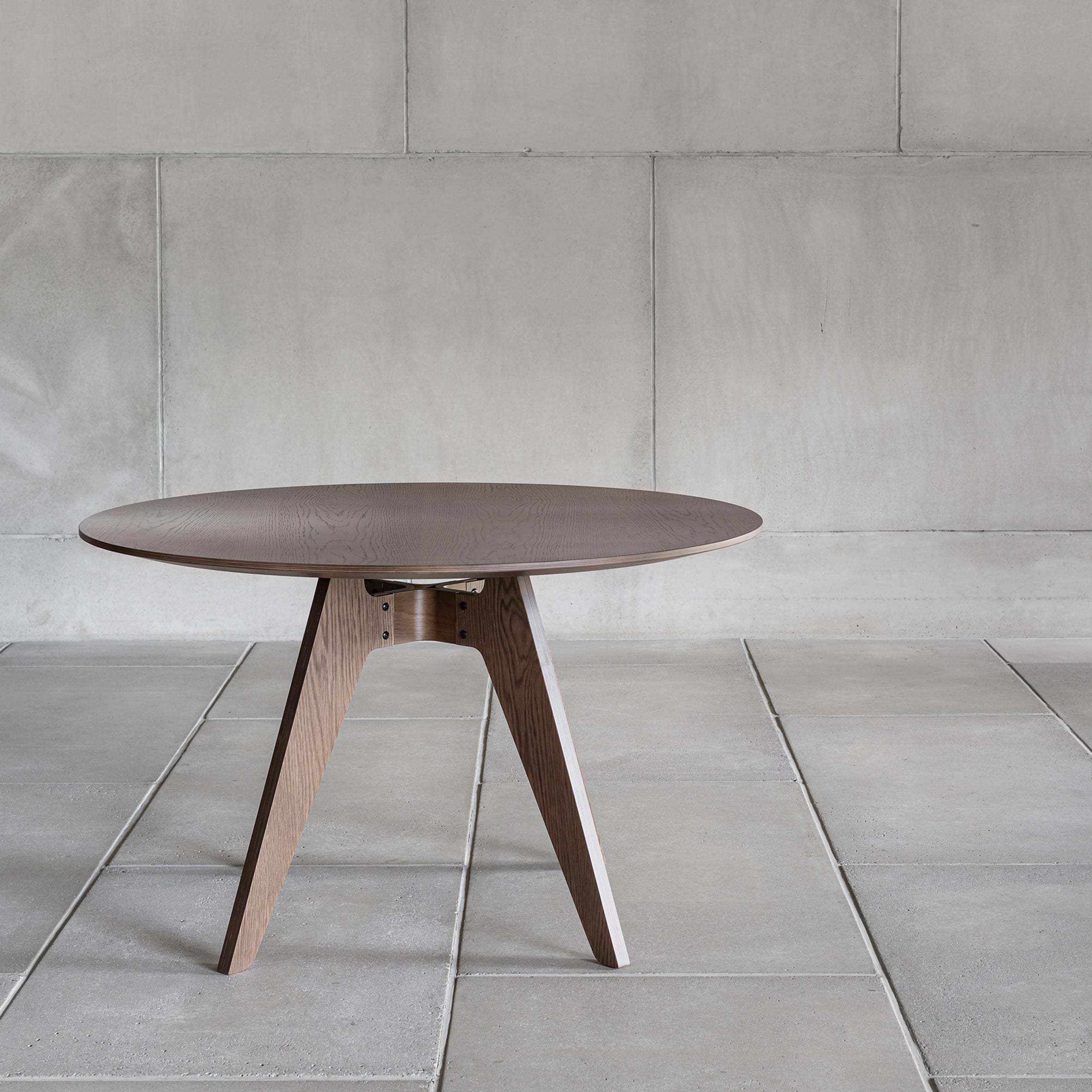 Lavitta Round Table