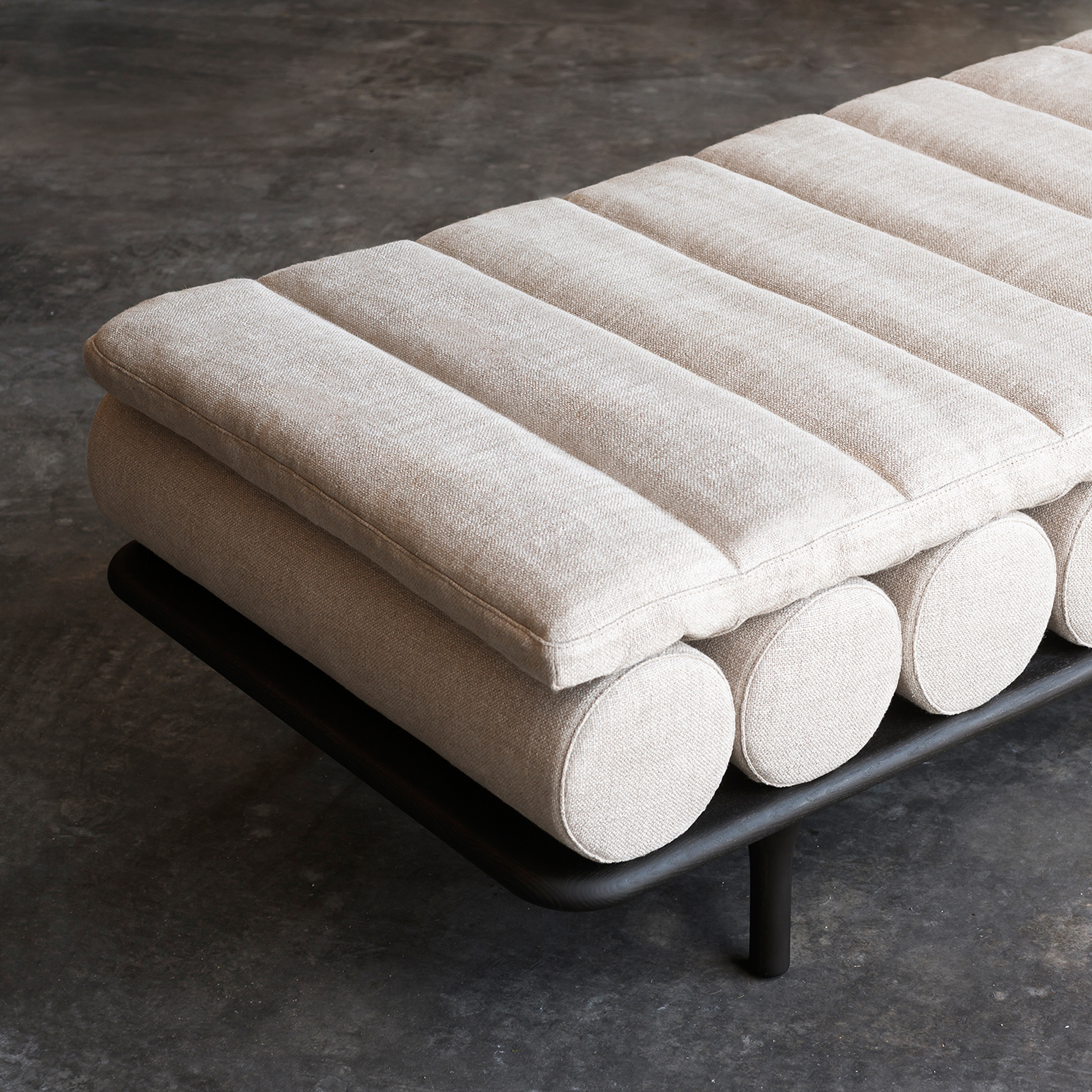 Daybeds & Chaise Longues