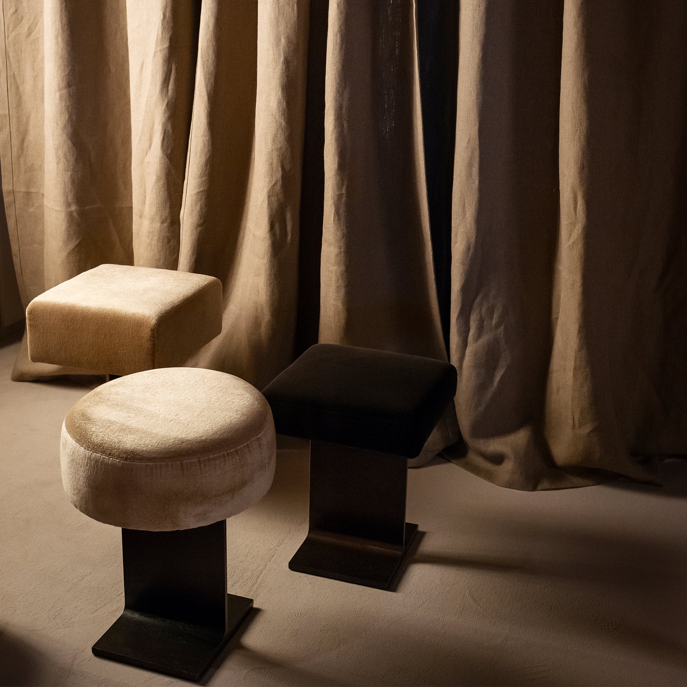 Trono Stool