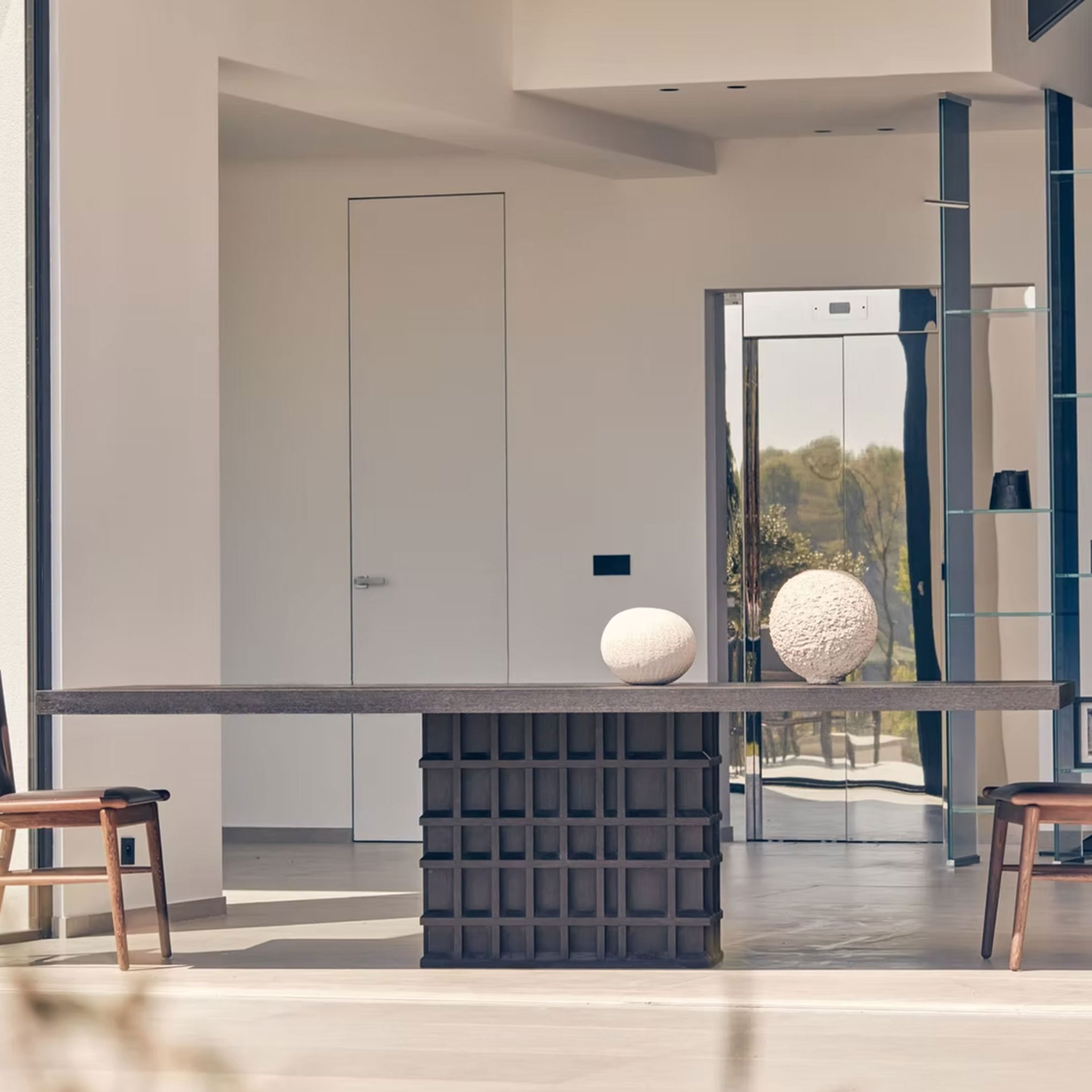 Herse Dining Table
