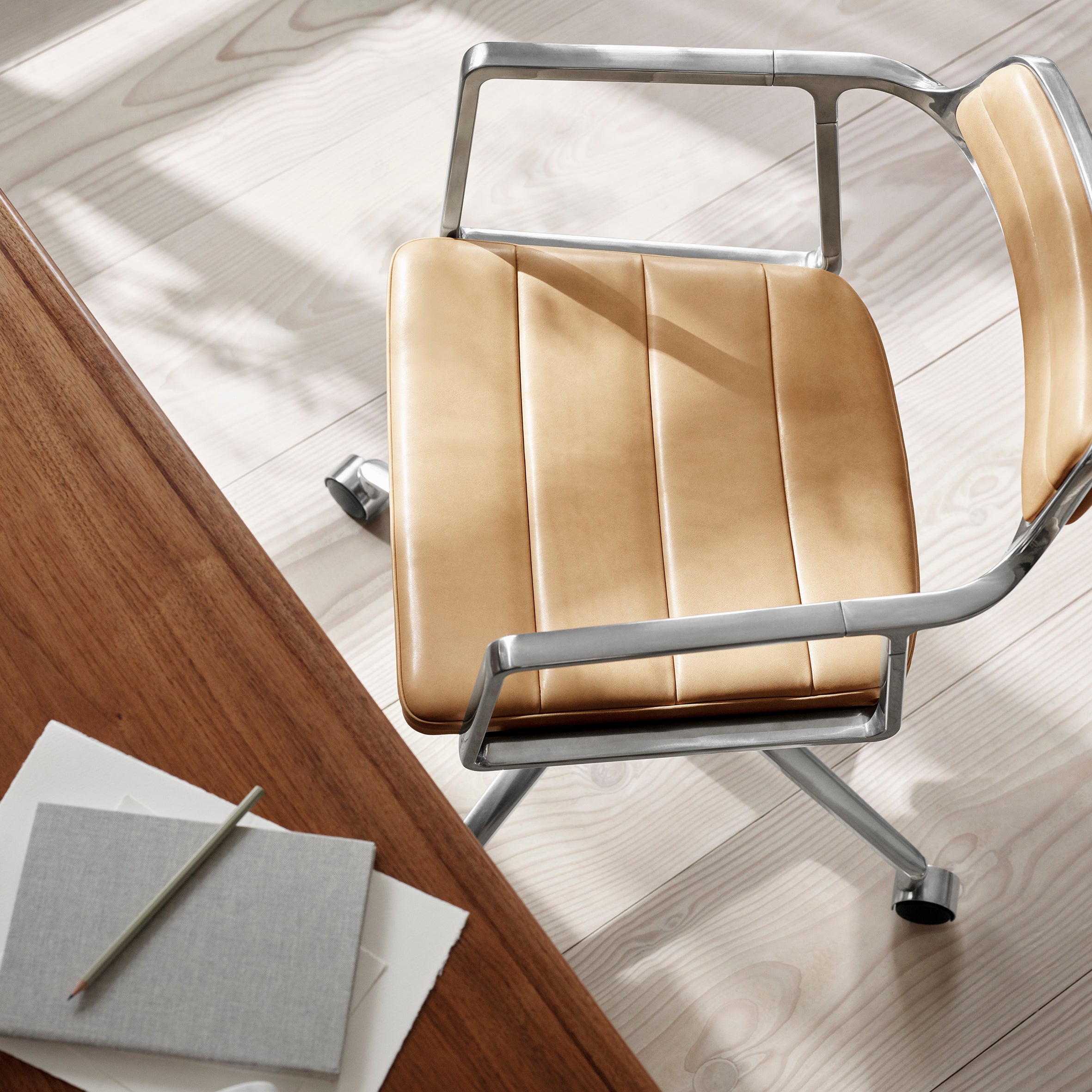 Vipp452 Swivel Chair