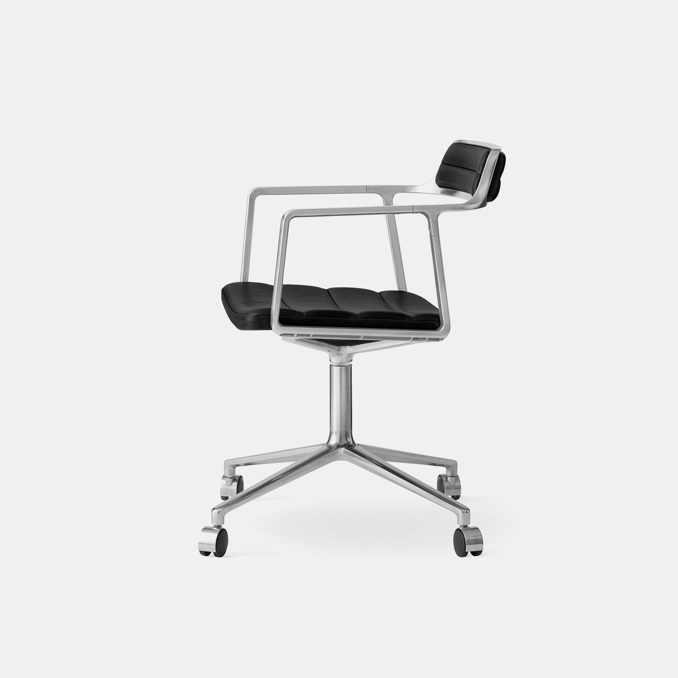 Vipp452 Swivel Chair