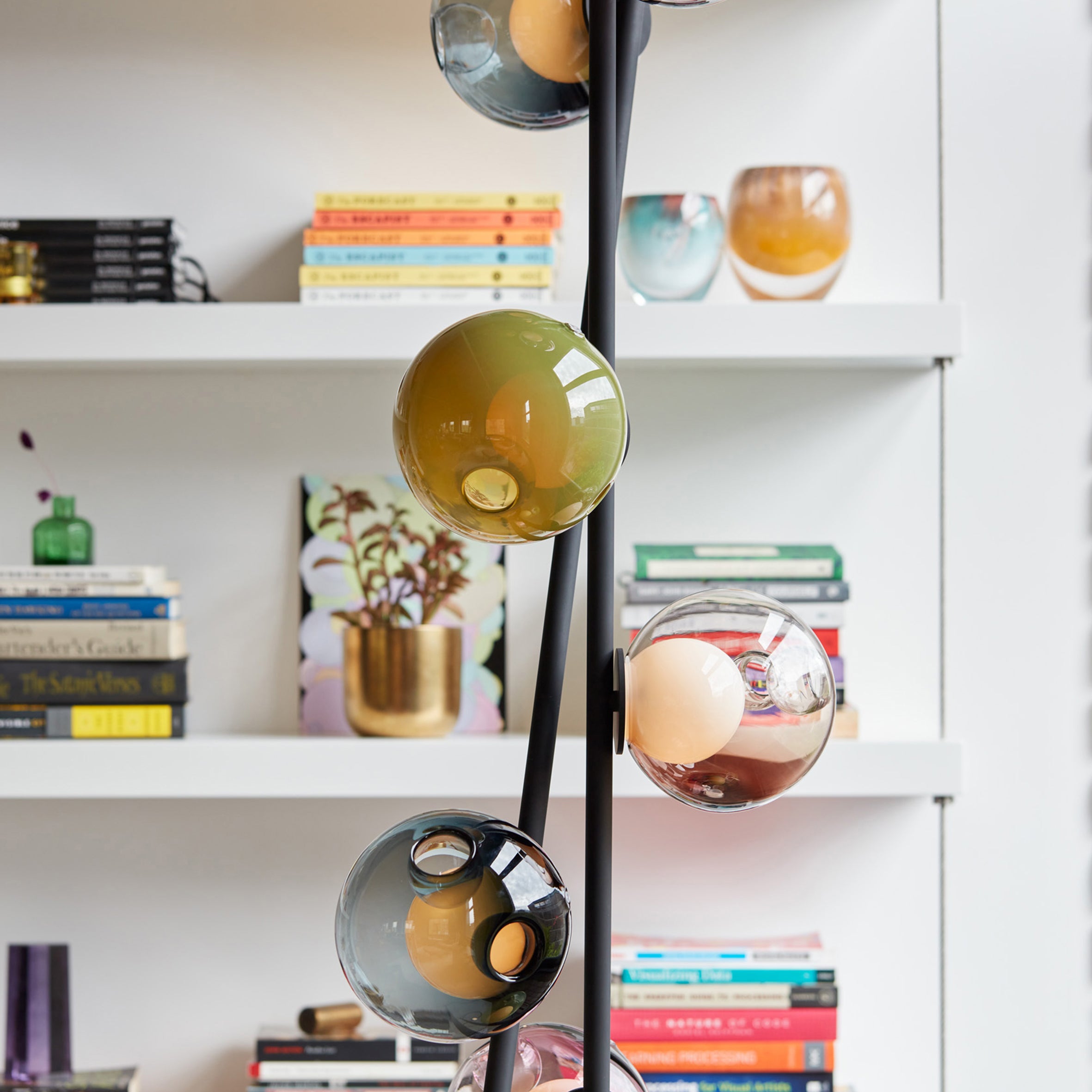 28 Floor-to-Ceiling Lamp