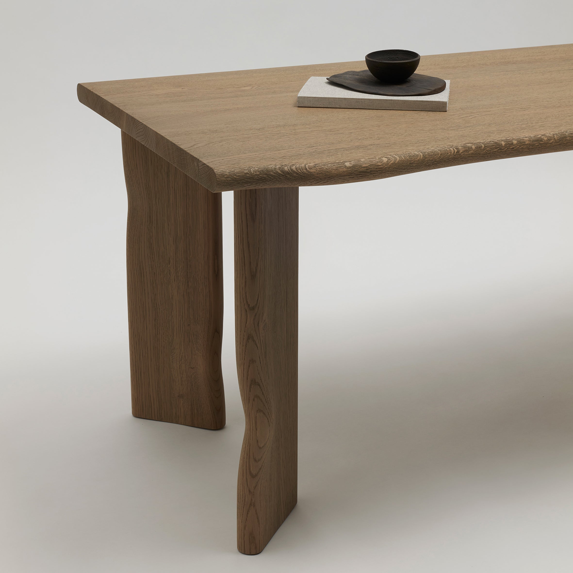 DUA Dining Table