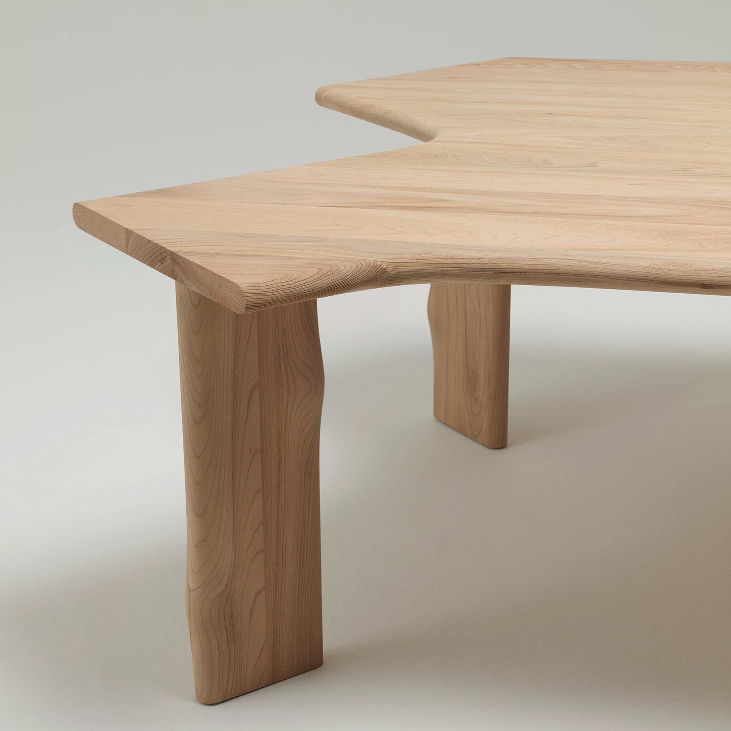 DUA Dining Table