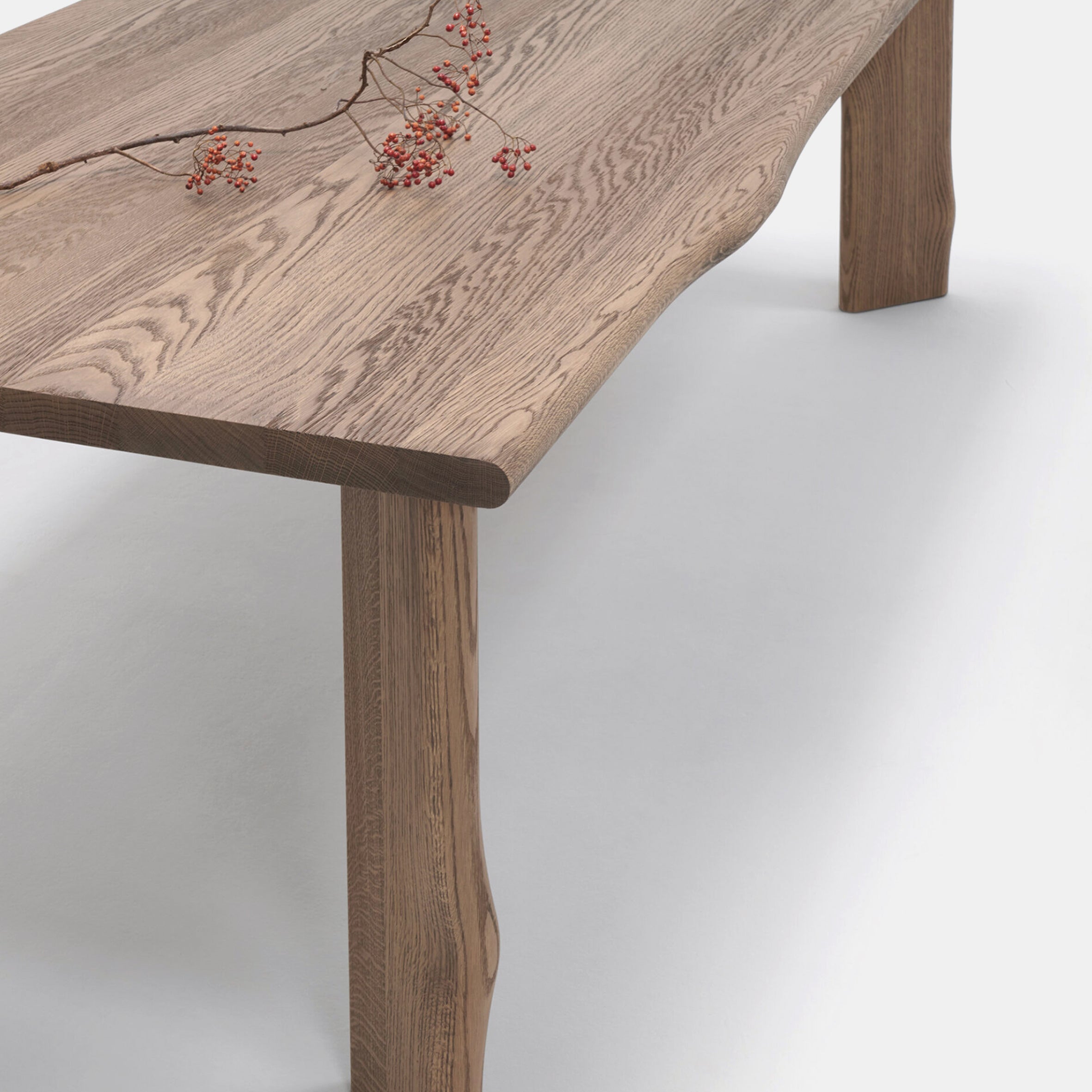 DUA Dining Table