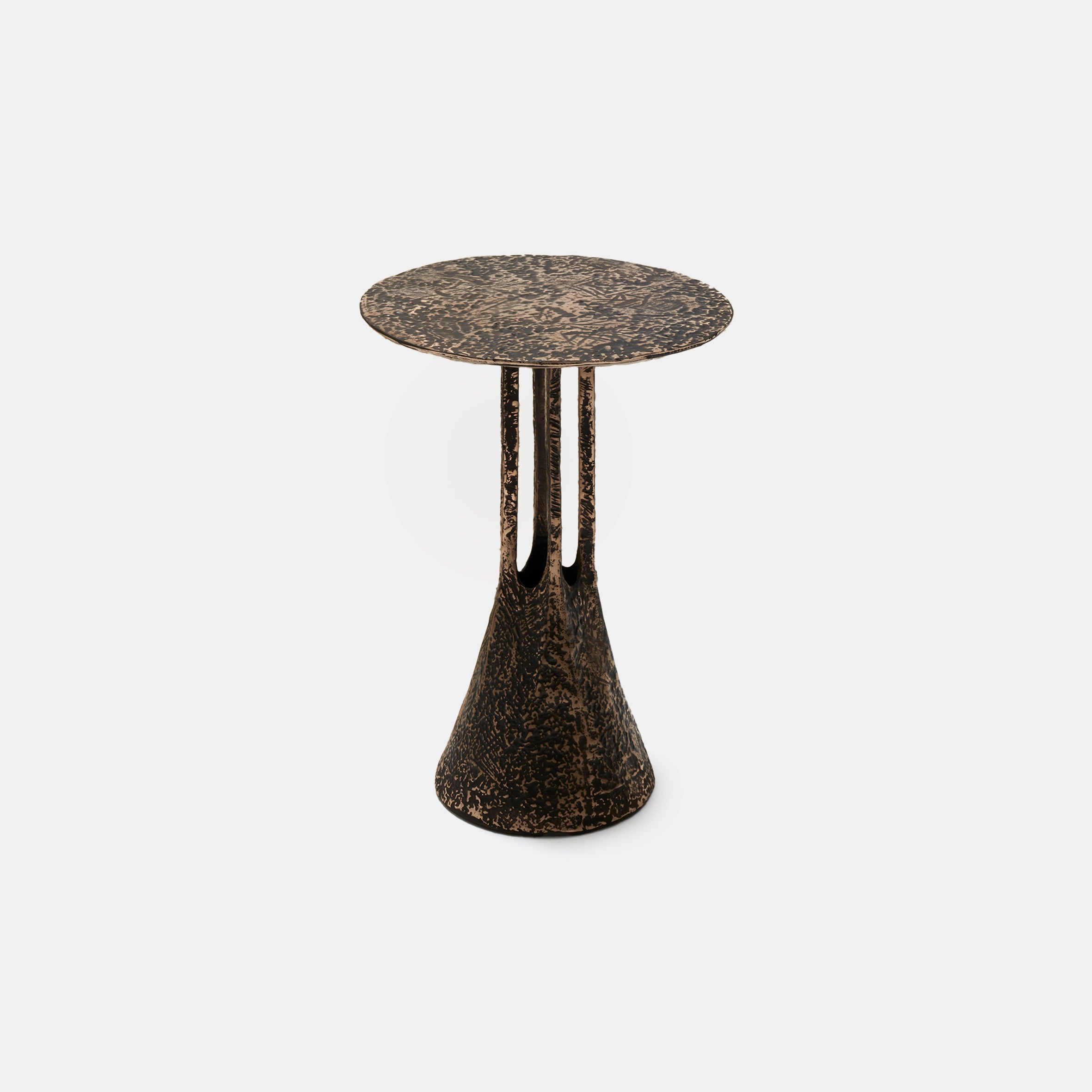 ダイニングテーブル teketekeACTUS OWN-F BIG SIDE TABLE TEE Side Table - Bronze | Delcourt Collection | Monologuelondon.com