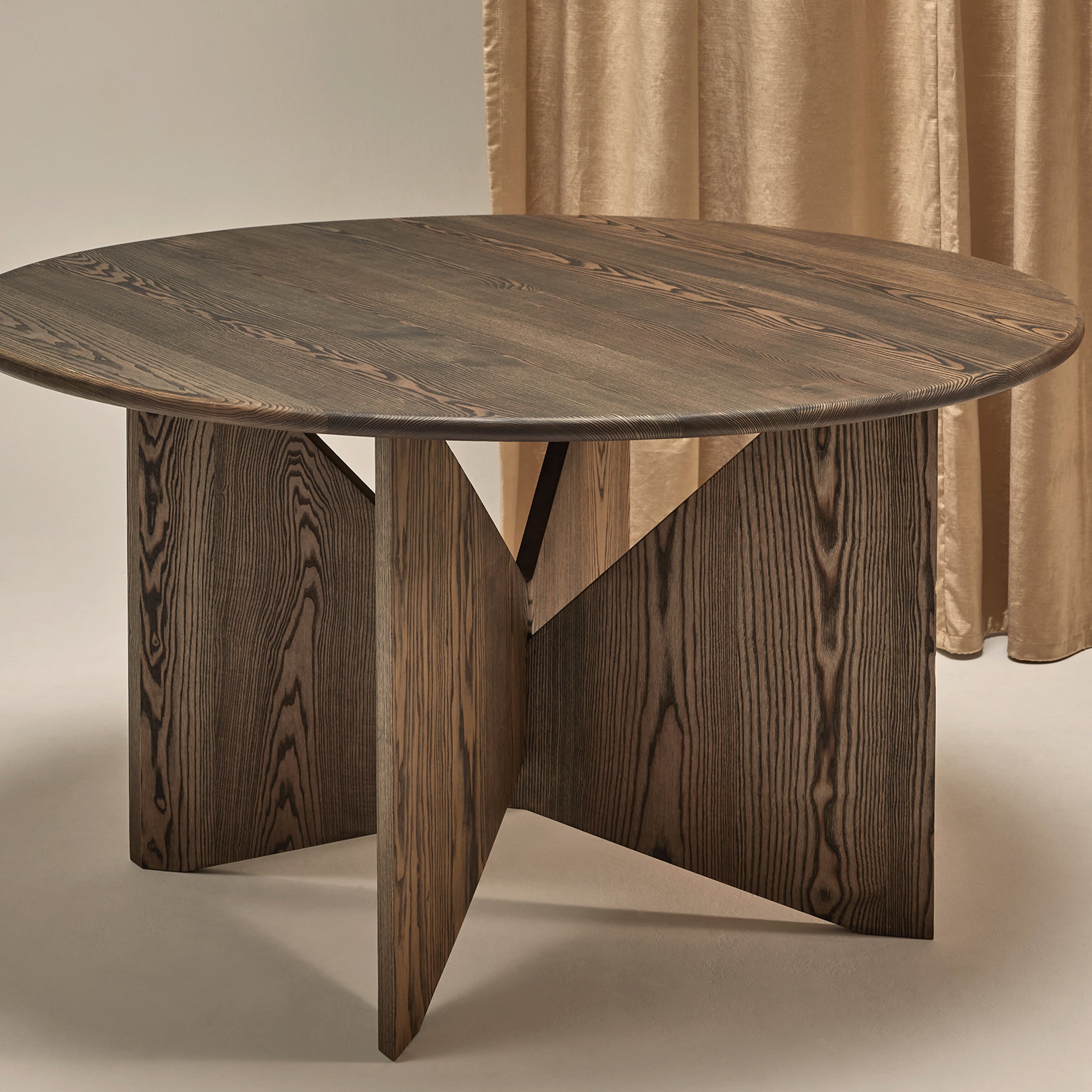 Lamina Round Dining Table