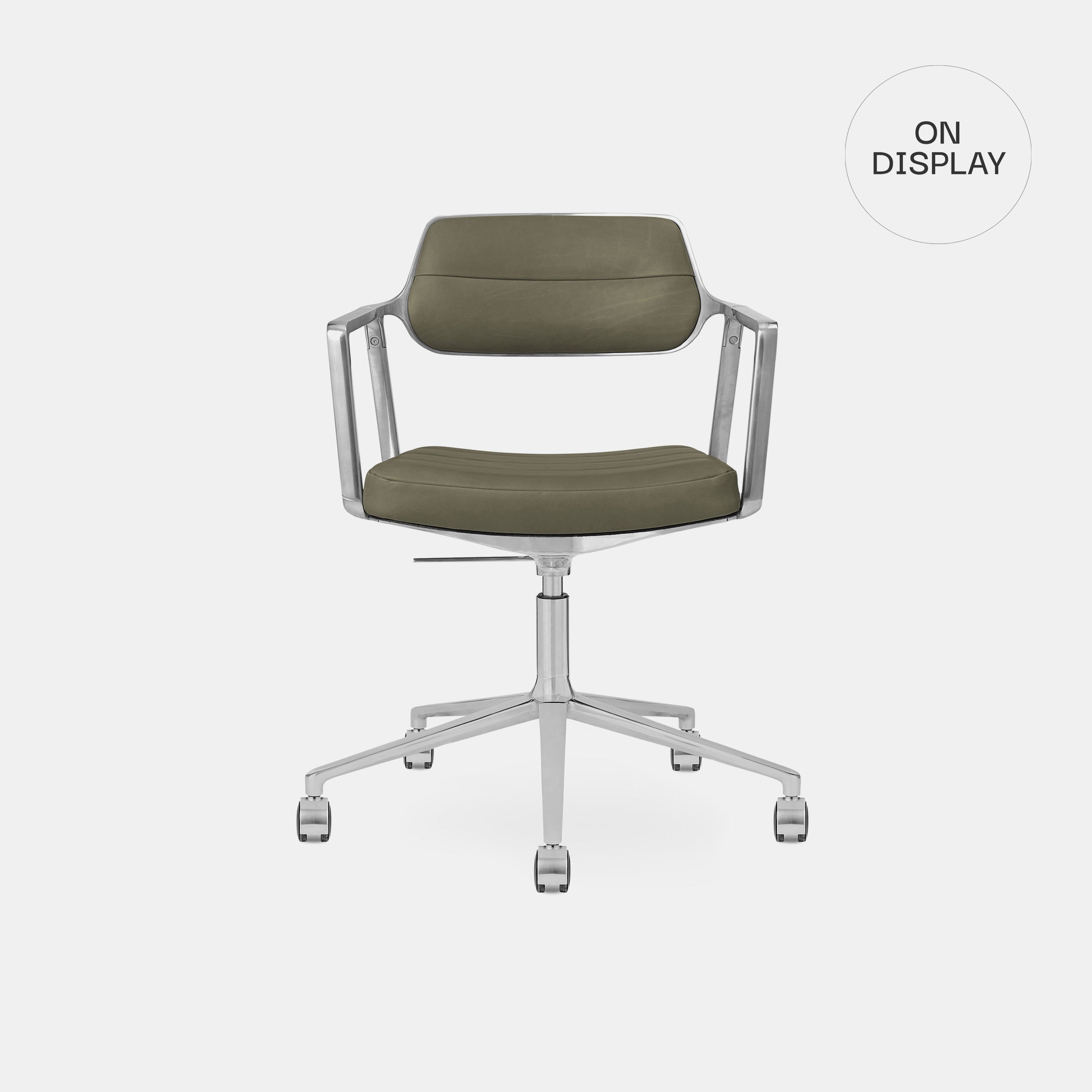 Vipp453+ Swivel Chair