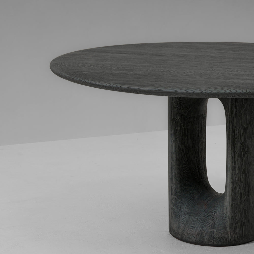 Patine Round Dining Table | Van Rossum | Monologuelondon.com