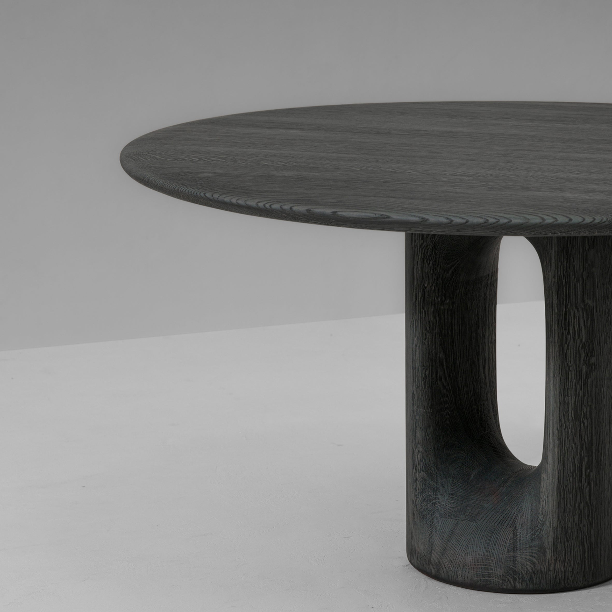 Patine Round Dining Table