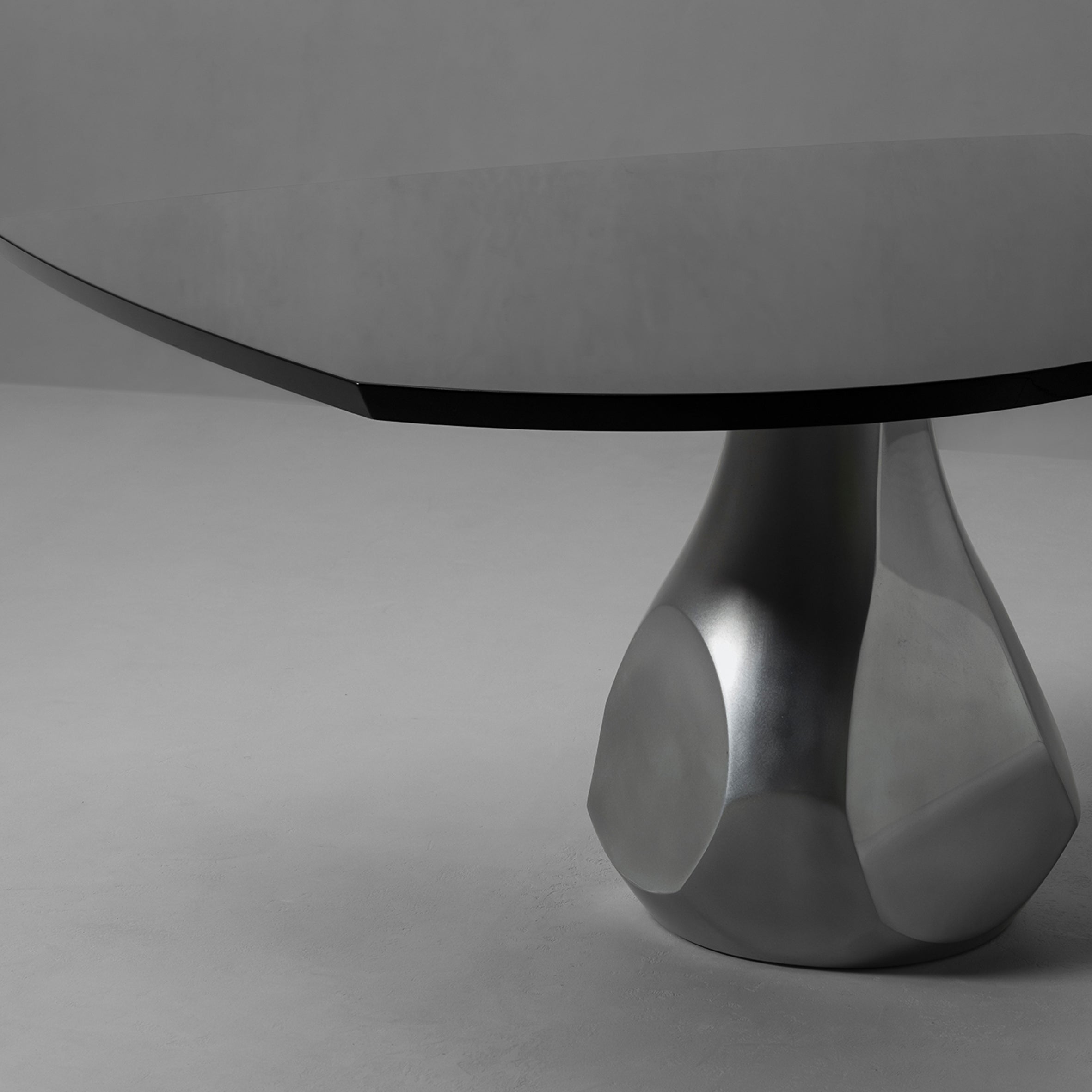 Pukalu Dining Table