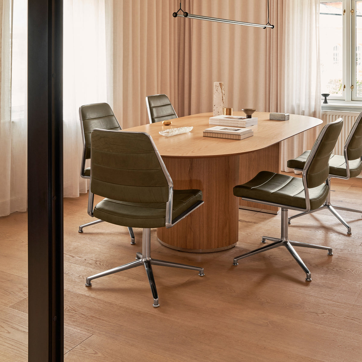 Vipp454 Swivel Chair
