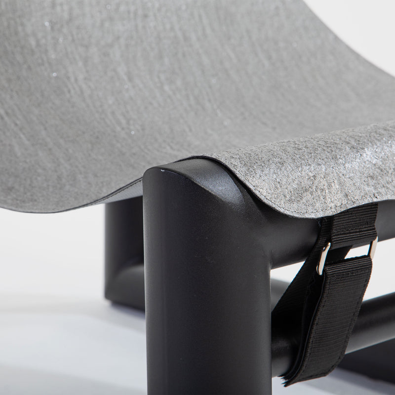 Bau Rouge Lounge Chair