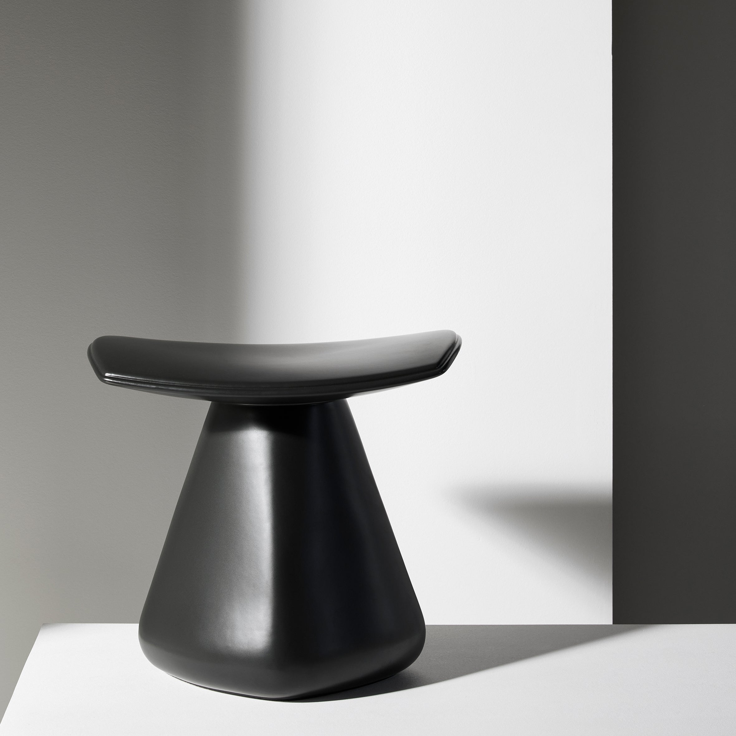 DAM Stool - Ceramic