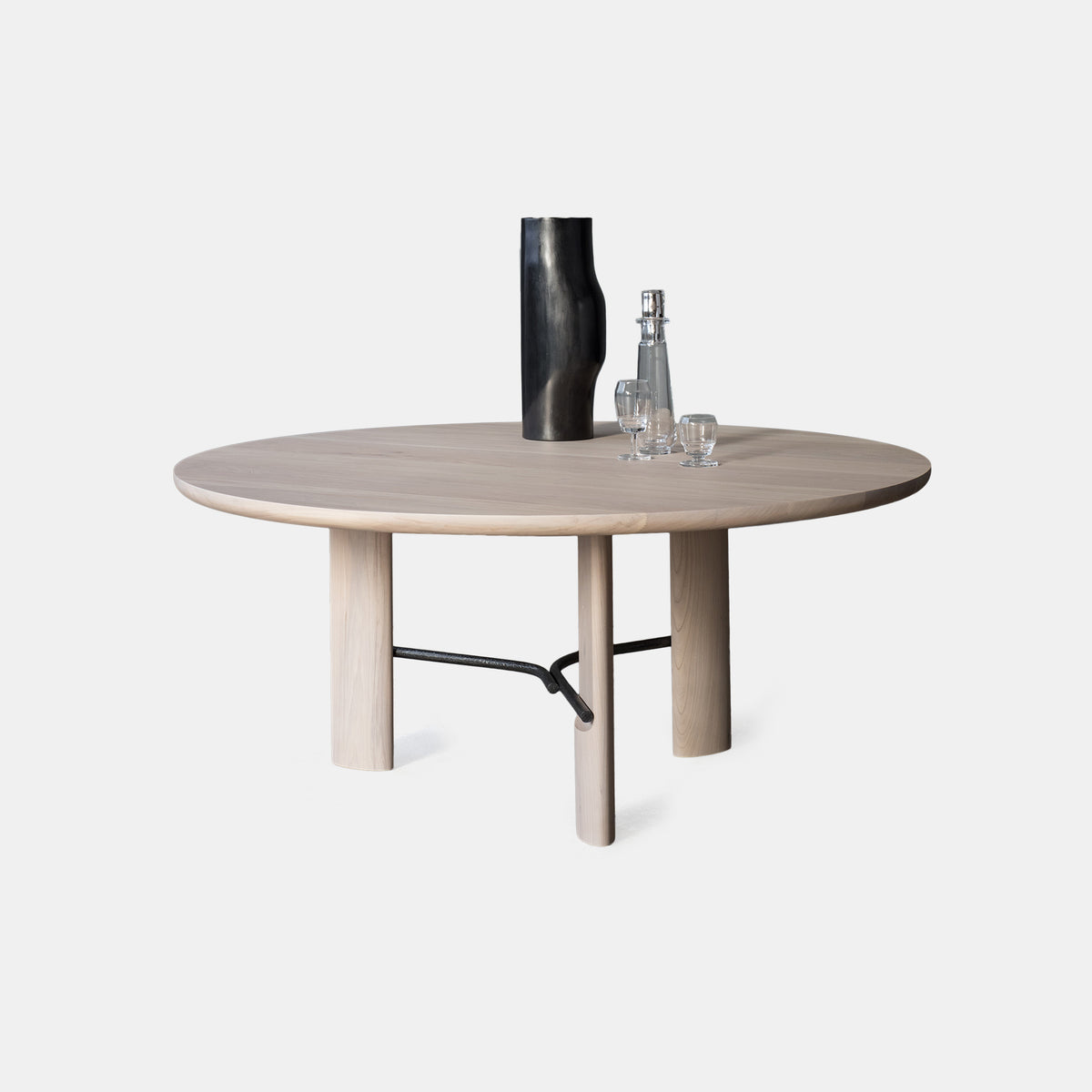 HUB Round Table | Collection Particulière | Monologuelondon.com