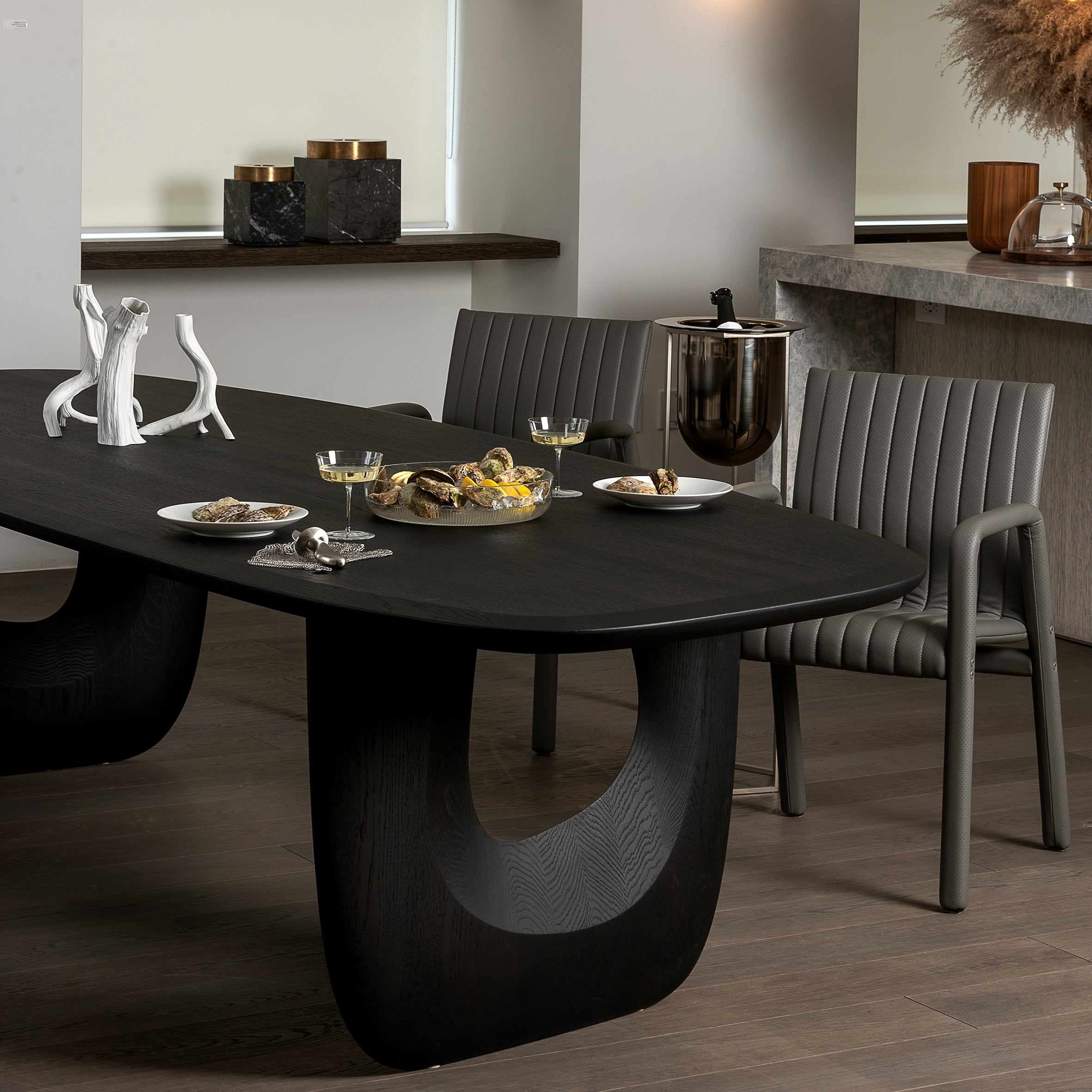 Savignyplatz Dining Table