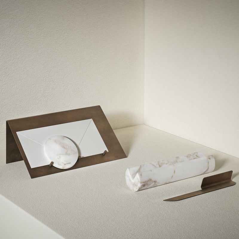 Balancing Letter Holder