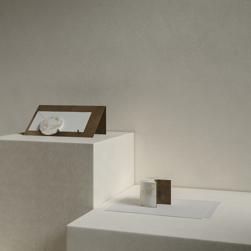 Balancing Letter Holder