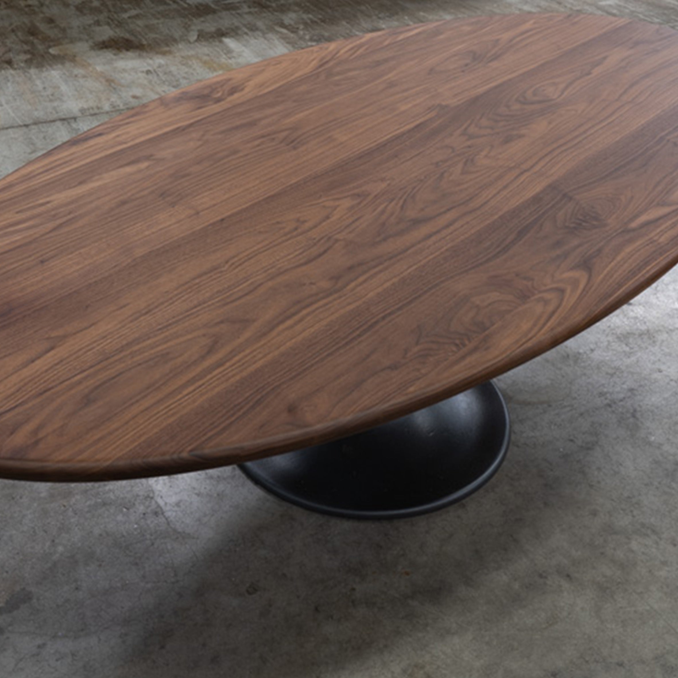 Ferrum Oval Dining Table