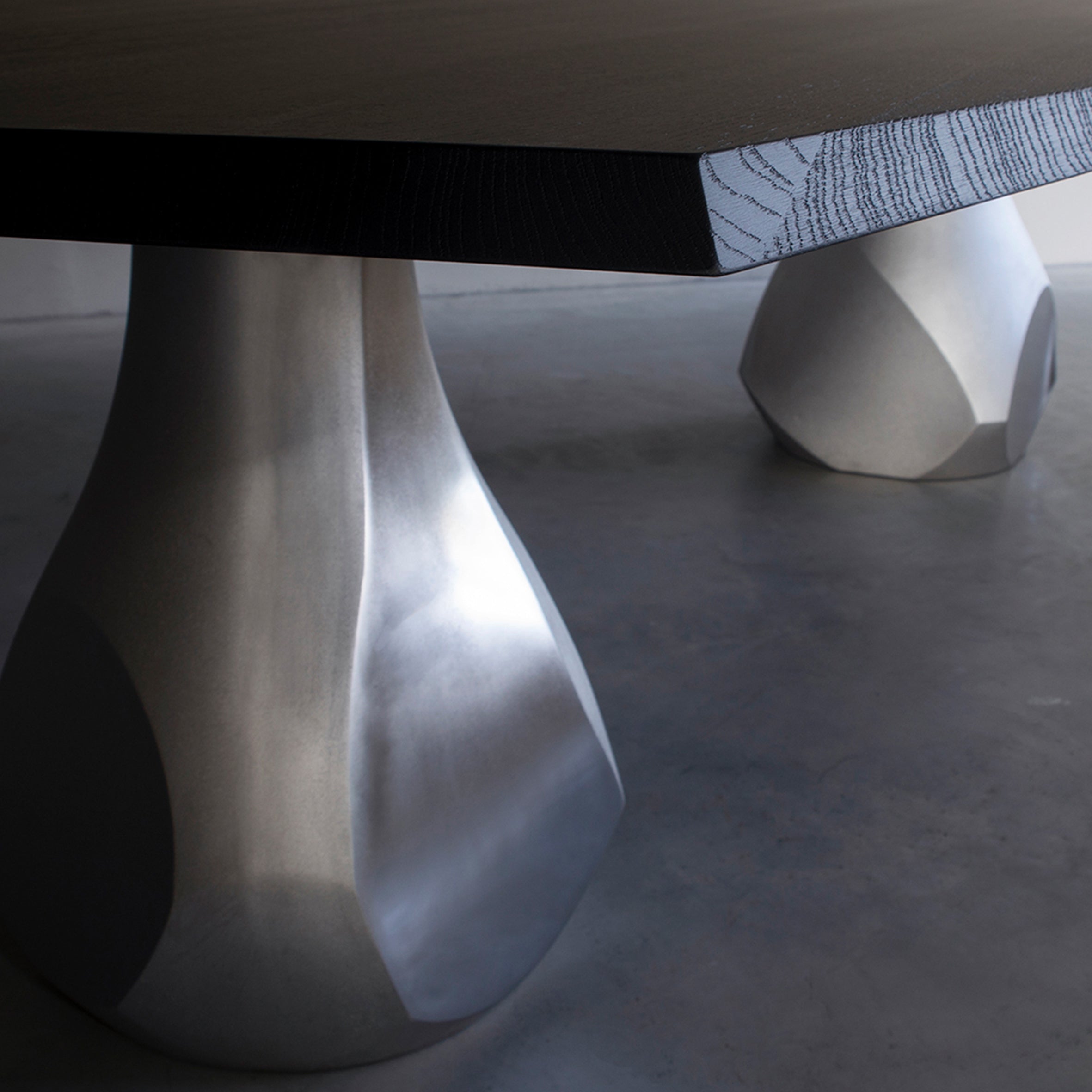 Pukalu Dining Table