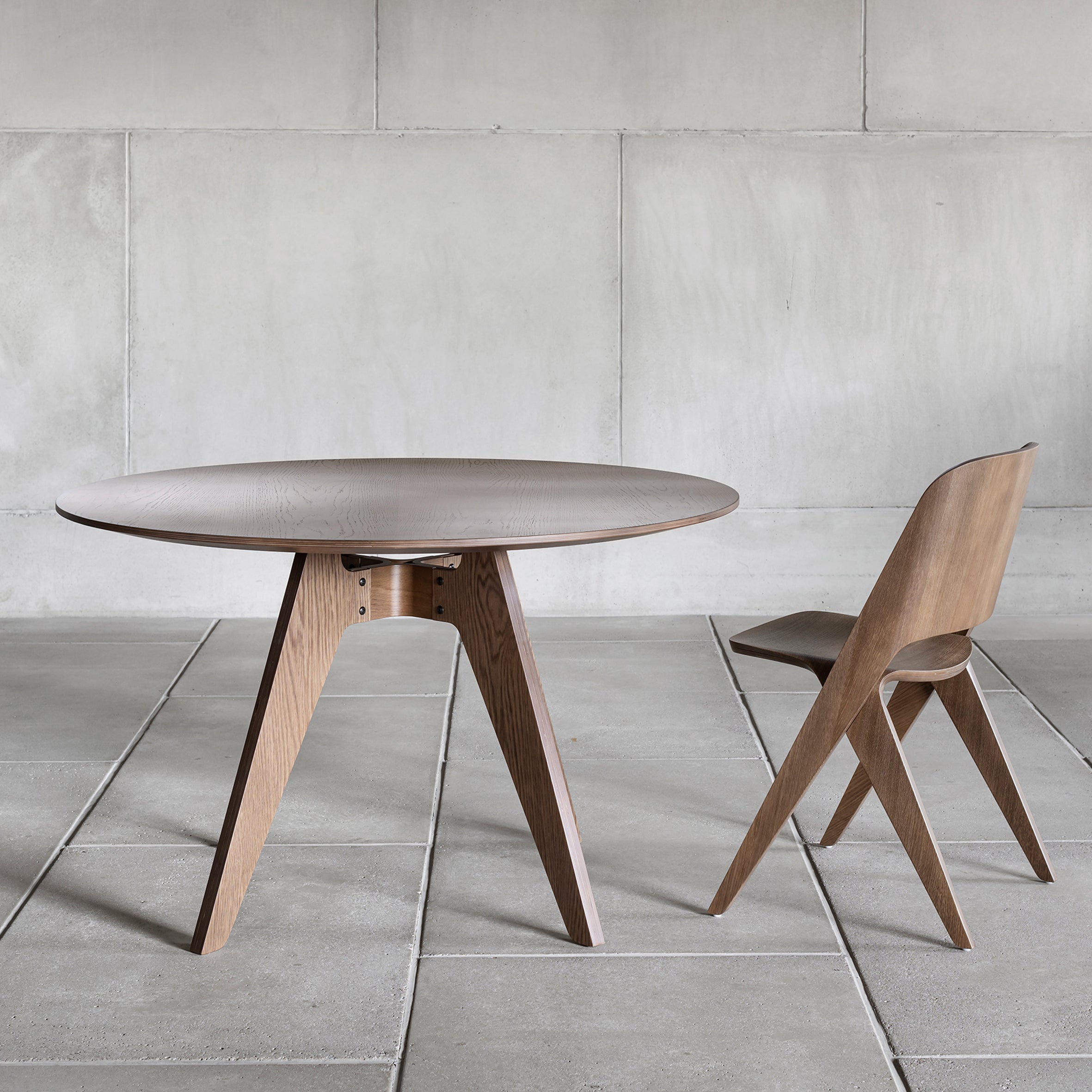 Lavitta Round Table